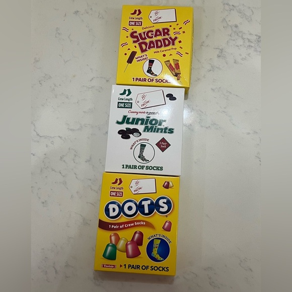 Colorful Retro Toy Set with Nostalgic Design. 3 pairs of socks! - Picture 3 of 9